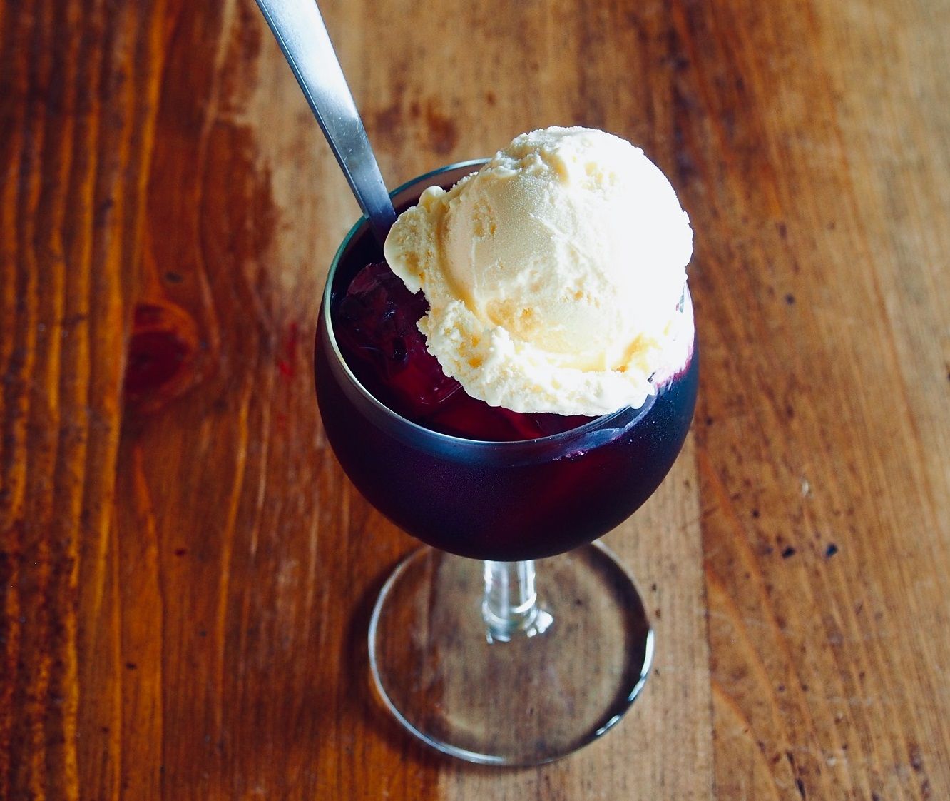 赤ワインにバニラアイスを浮かべるだけ おとなのワインフロート めしうまナイト 特別版 Vol 4 Metropolitana Tokyo メトロポリターナトーキョー