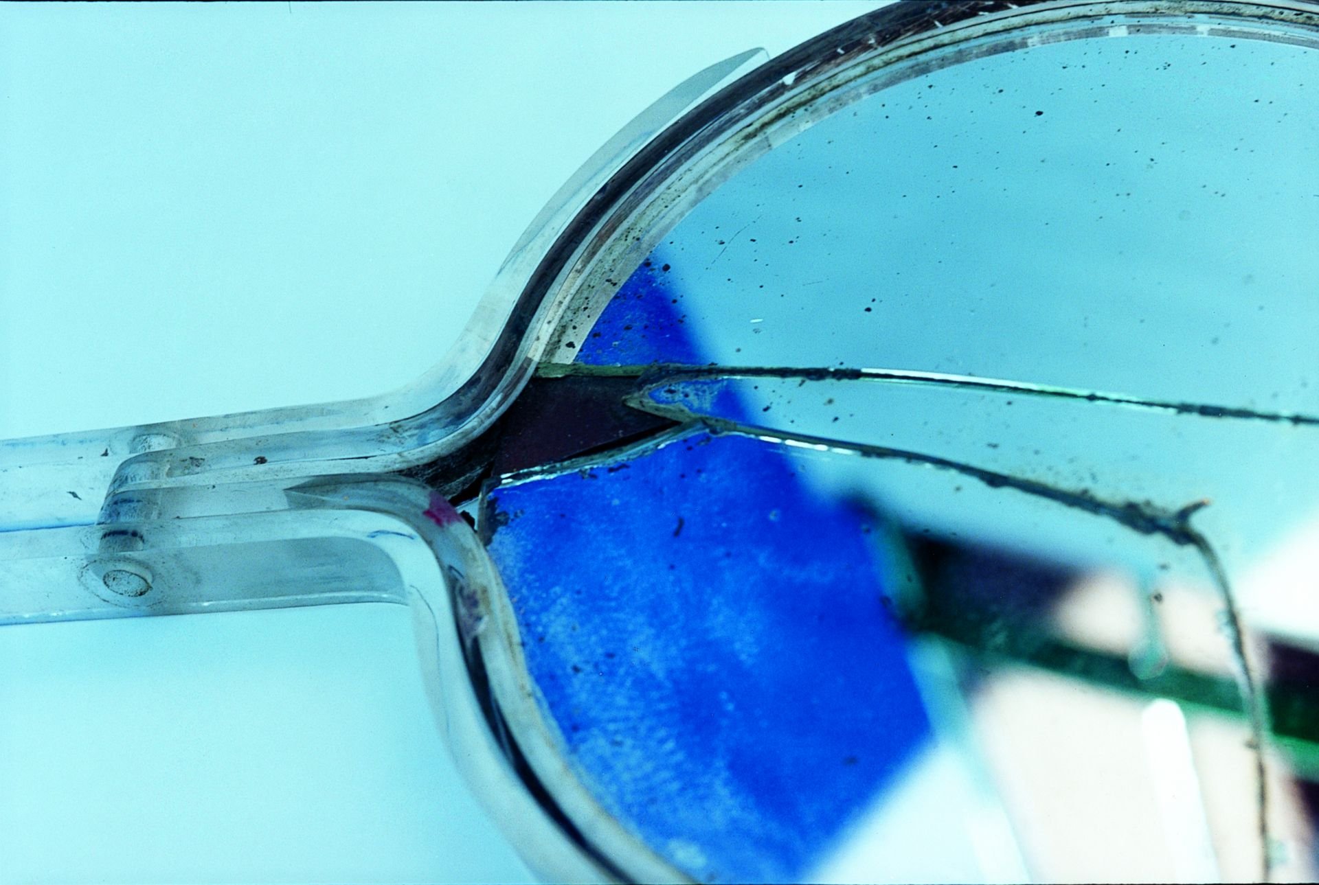 銀座》石内都展～情熱の画家フリーダ・カーロの遺品を撮る