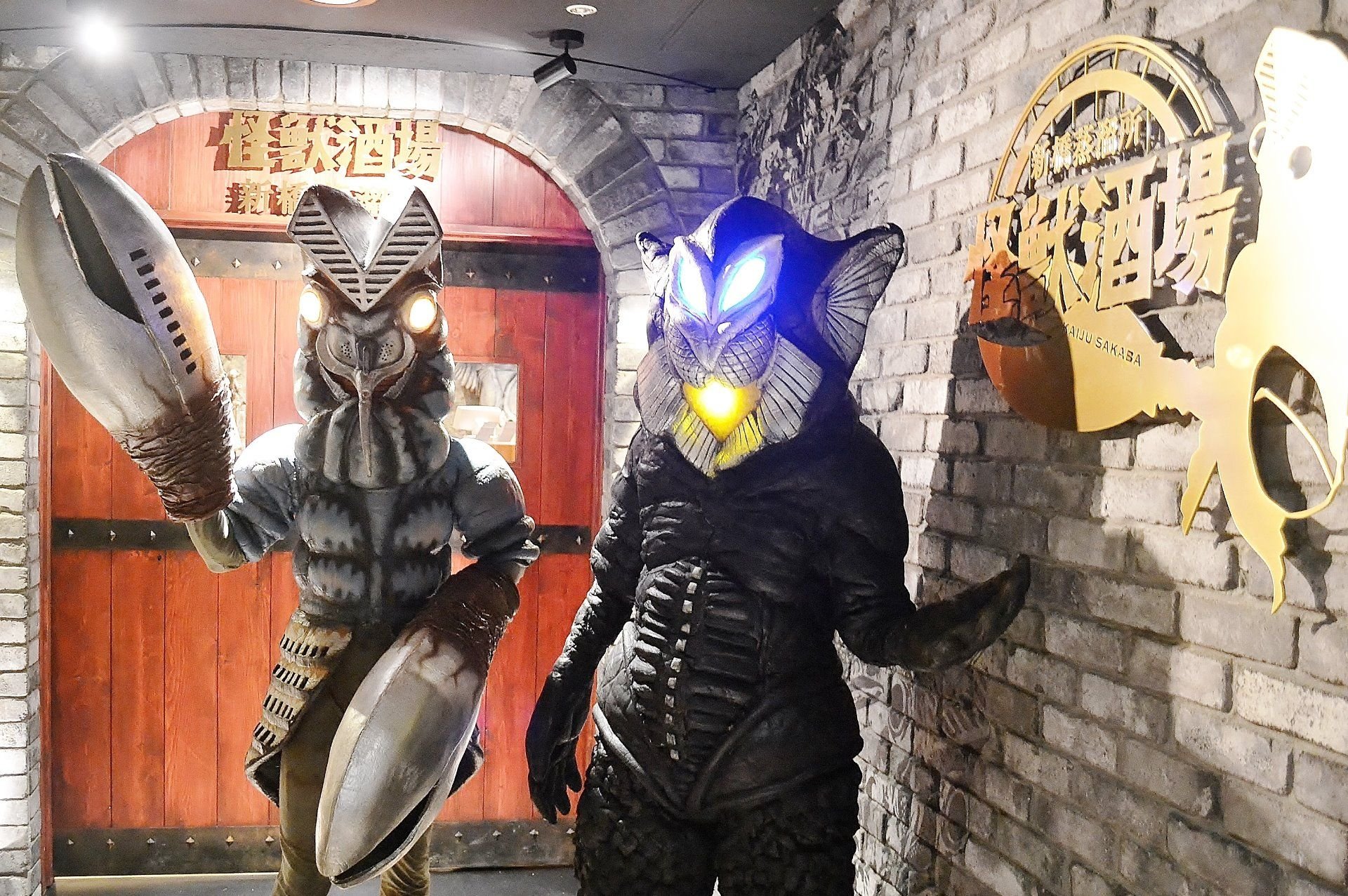 新橋》人気の居酒屋「怪獣酒場」が首都進出 新橋にウルトラ怪獣大集合