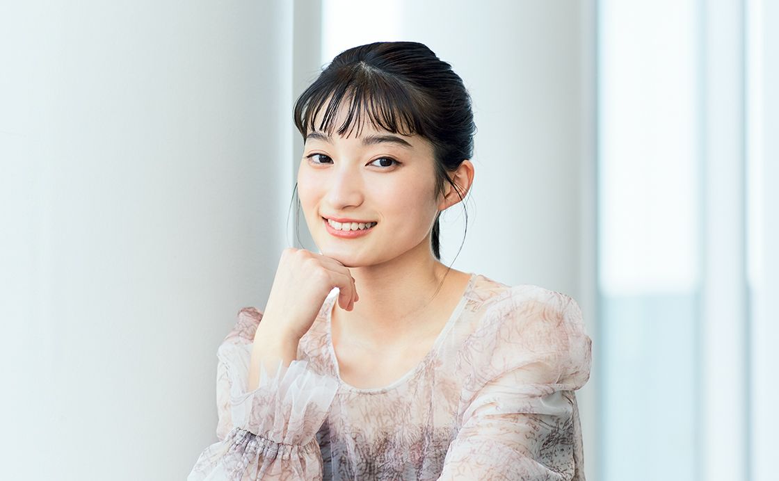 井上音生《プロフェッショナルの肖像「PRO-FILE」》