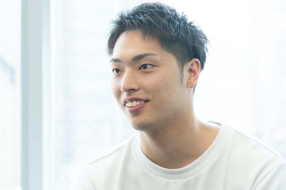 シーホース三河 岡田侑大《浅利陽介とコートの外で。》②WEB