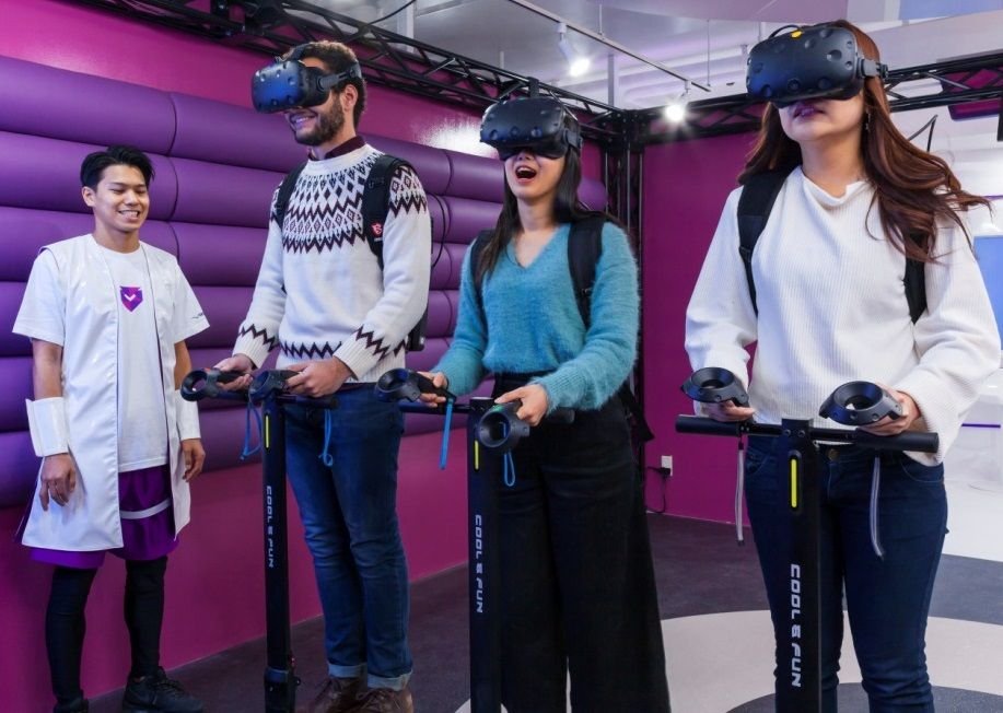 《渋谷》VRゲームと本格的な飲食が楽しめるカフェバー誕生