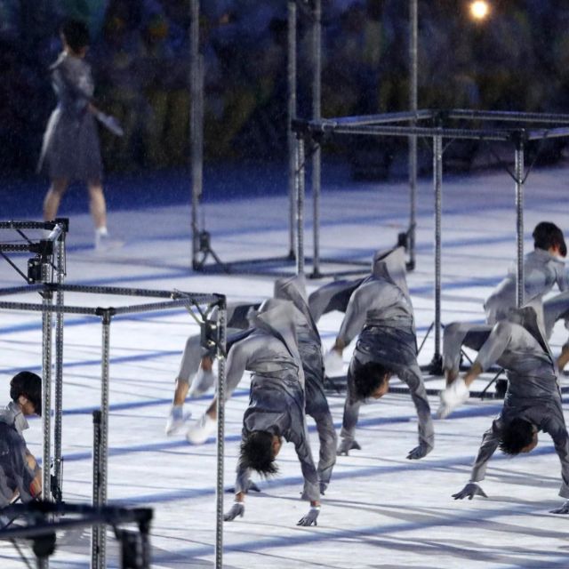 青森大学男子新体操部20人が熱いパフォーマンス リオ五輪閉会式