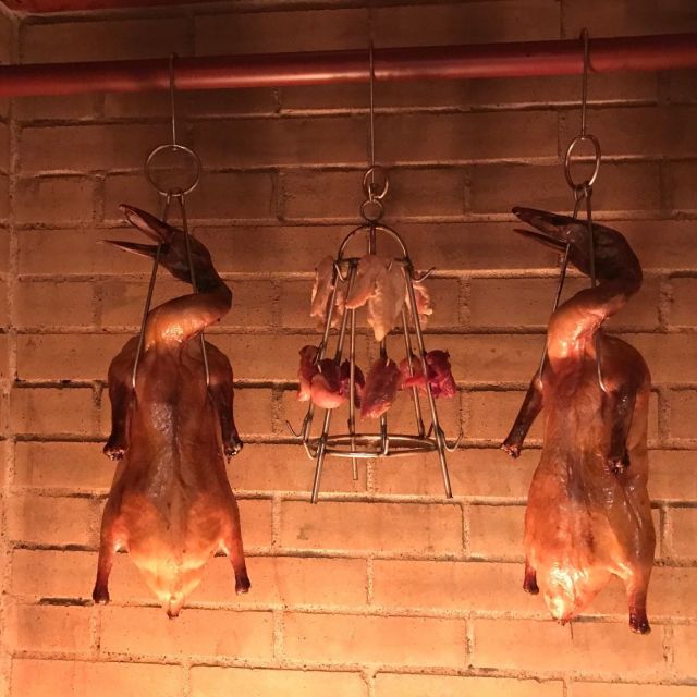 《神楽坂》夏は肉！　自家製煉瓦窯で焼く北京ダックや羊料理を食べに行こう