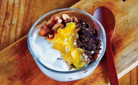 チョコとアーモンドとママレードのギリシャヨーグルト《めしうまナイト》