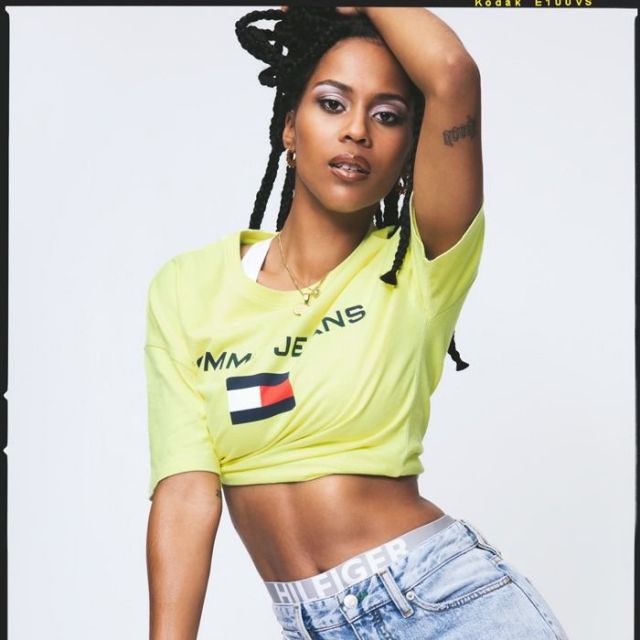 90年代ファッション、あなたならどう着る？　TOMMY JEANSで読み解く注目スタイル