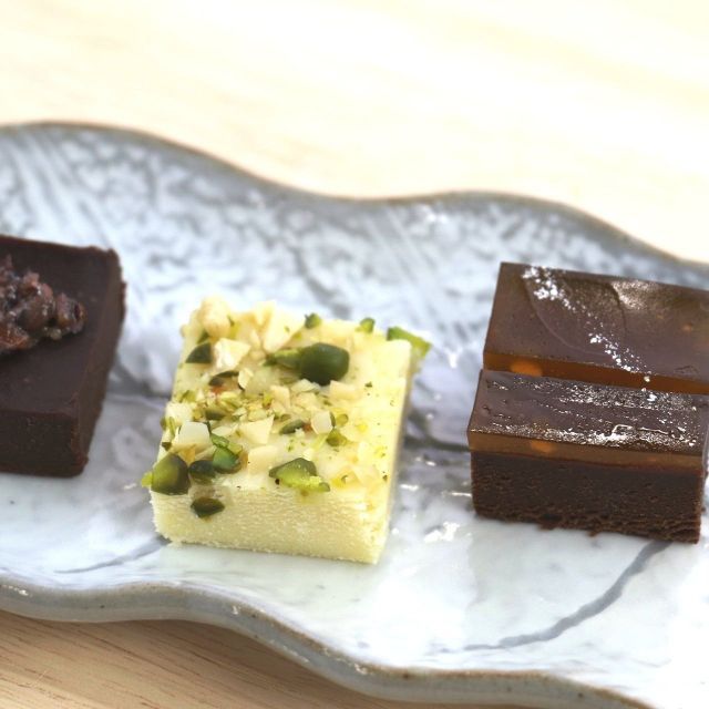 《銀座》松屋のバレンタイン催事に和菓子職人が登場　①「乃し梅本舗 佐藤屋」の「はなごころ」