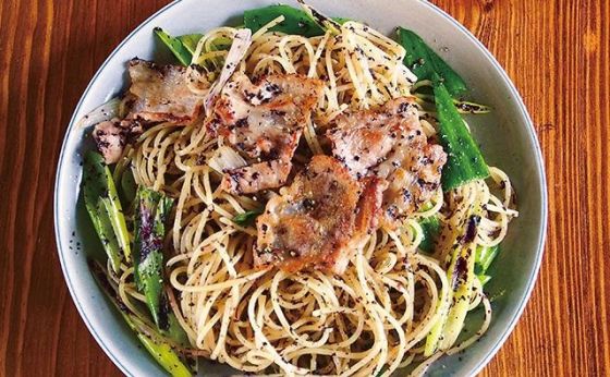 《めしうまナイト》 豚バラ＆ネギたっぷり！ゆかりスパゲティ
