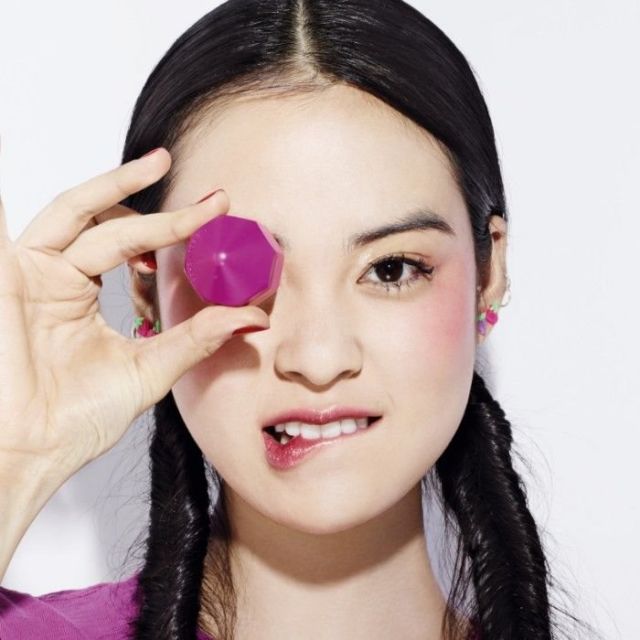 「ザ・ボディショップ」が29日(木)、ユニークなペンシル型リップクリームを発売