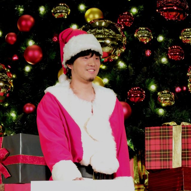 《横浜》ランドマークで歌手の秦基博さんがサプライズライブ　一足早いクリスマスプレゼント