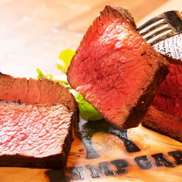 《新宿》肉料理自慢の５店で贅沢なハシゴ肉！　名店横丁が２日(月)にオープン