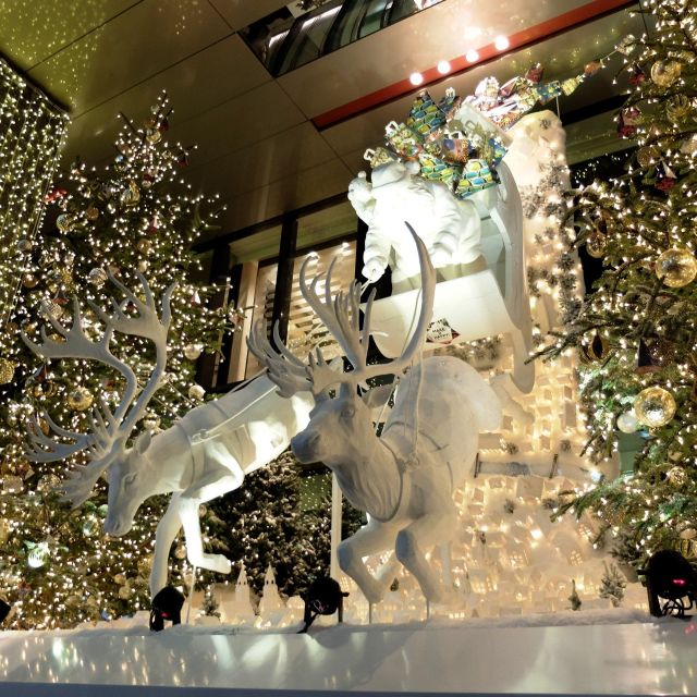 《銀座》サンタクロースとトナカイが到着！　２万個のLED電球で彩られたイルミネーション