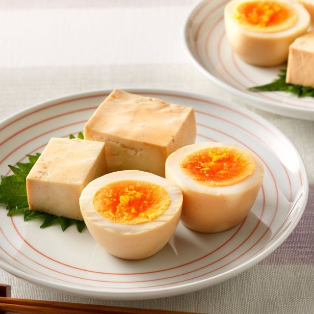 ちょっとの調味料であっという間に〝しみうま無限〟レシピ～卵・豆腐のオイスターソース油漬け