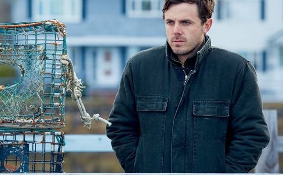 《映画でぶらぶら》灰色の曇り空が広がるなかで、時間はたしかに流れていく