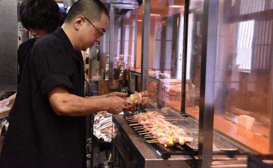 あなたはタレ派、塩派？　おいしい焼鳥に舌鼓