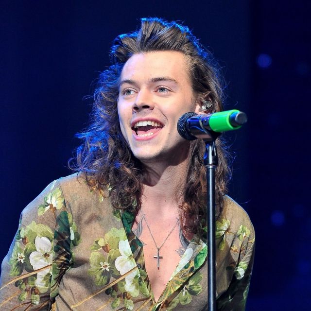 ハリー・スタイルズのデビューシングル、全英チャートでトップに