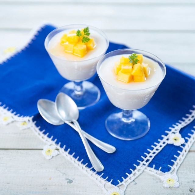 ビタミンA・C・Eで美肌に！　アーモンドミルクとマンゴーの杏仁豆腐