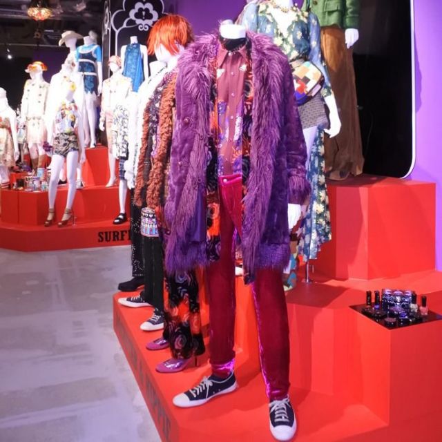 《六本木》アナ・スイ、日本初の展示会がスタート　人気デザイナーの軌跡をたどる100点