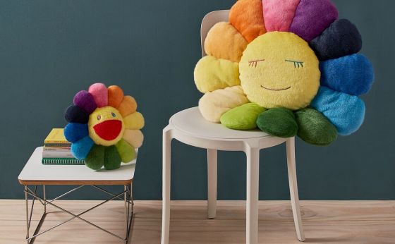 アーティスト・村上隆の作品がクッションに