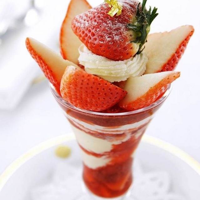 《銀座》「いちごの日」の15日、創業115周年を記念して15種類のイチゴパフェを提供  資生堂パーラー