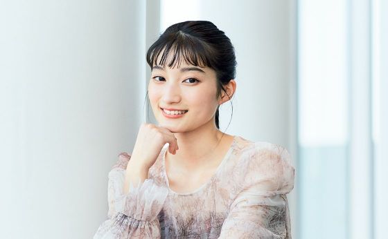 井上音生《プロフェッショナルの肖像「PRO-FILE」》