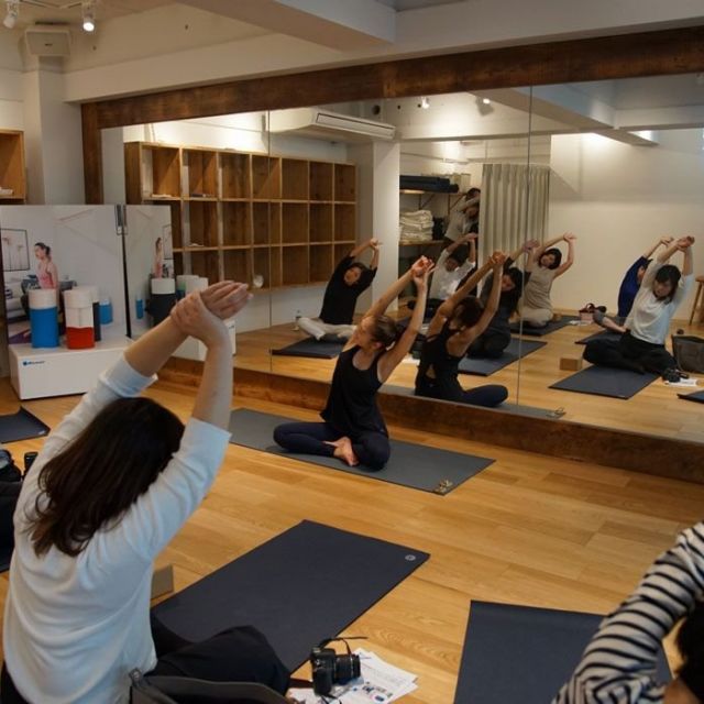 空気のきれいな室内で、ヨガをしよう！