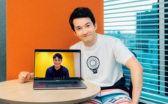 広島ドラゴンフライズ 寺嶋良《浅利陽介とコートの外で。》