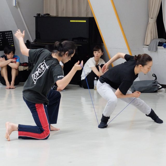 《中野》体の表現にこだわり　演劇ユニット「テトラクロマット」がワークショップ開催