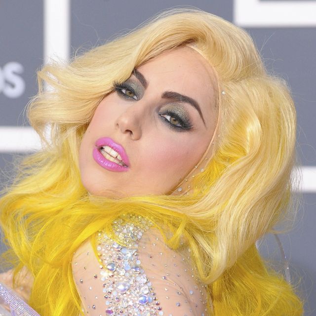 レディー・ガガ、ブラッドリー・クーパーの初監督映画で主役に