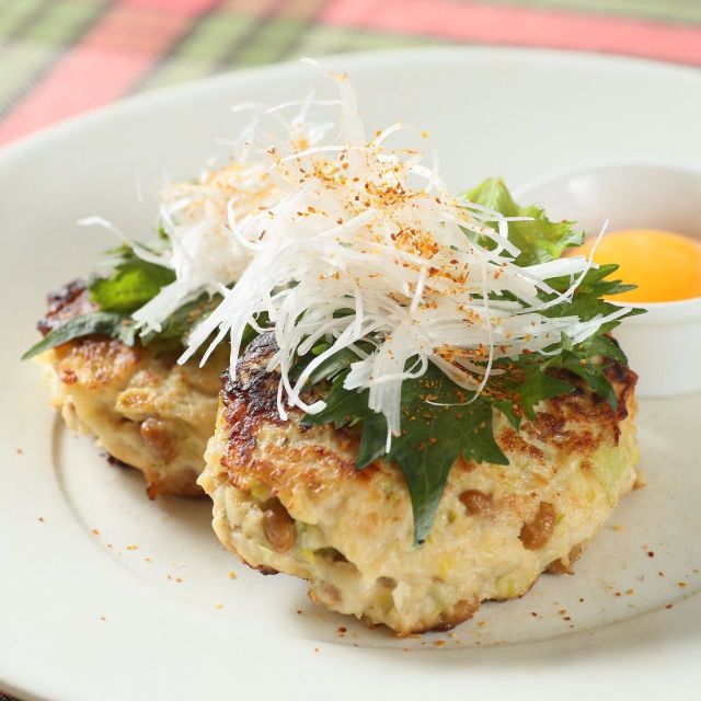 好きな人もニガテな人も！毎日納豆レシピ①～納豆入りネギマ風ハンバーグ