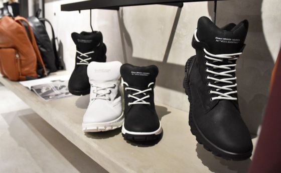 《表参道》シューズブランド「ECCO」のフラッグシップストアがリニューアルオープン　限定コラボ第一弾は「Maison MIHARA YASUHIRO」