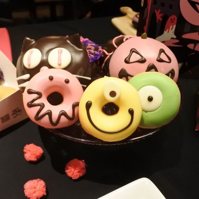 ブラックとピンクでハロウィン気分♪　クリスピー・クリーム・ドーナツが12日(水)から限定品　ジャックランタンや黒猫をデザイン