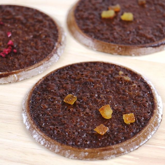 《銀座》松屋のバレンタイン催事に和菓子職人が登場　④「田中屋せんべい総本家」の「キャラメル煎餅 まつほ ショコラ」