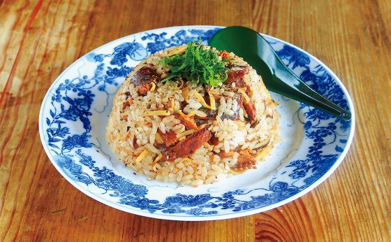 さんま蒲焼缶でつくる 炊き込みごはん風チャーハン《めしうまナイト》