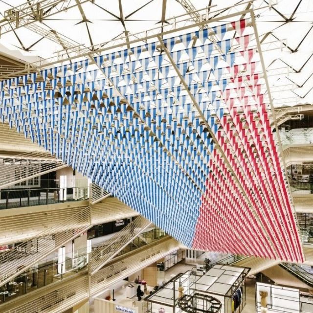 《銀座》開業１周年の「GINZA SIX」、新たな巨大アートを展示