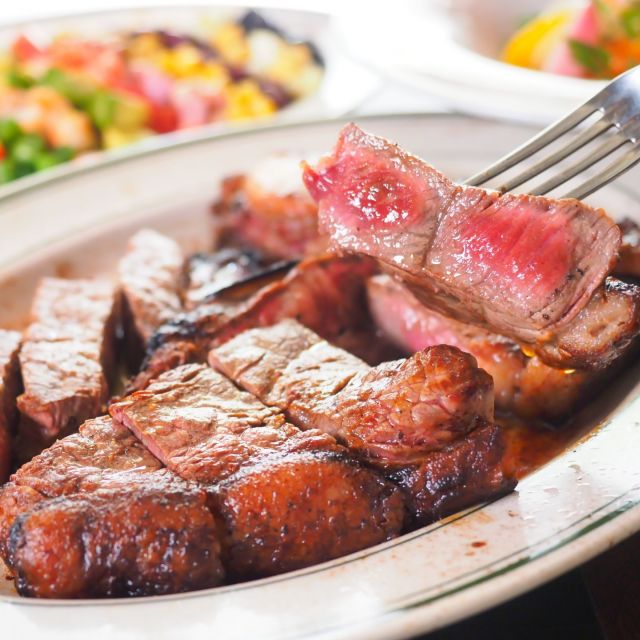 鬱陶しい季節には、肉汁たっぷりのジューシーなステーキ！