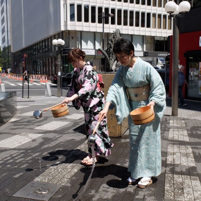 《日比谷》暑い暑い！！　今年も夏の風物詩　打ち水で涼を感じよう