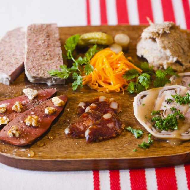 《人形町》豚肉のうまみが凝縮された特製シャルキュトリー