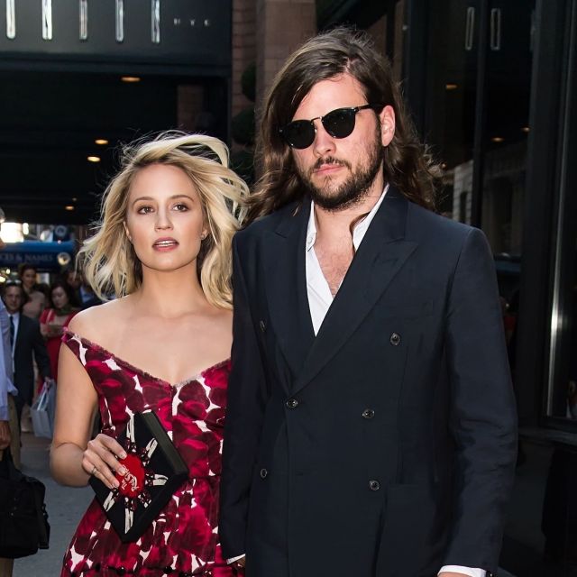 ディアナ・アグロン、「マムフォード＆サンズ」のウィンストン・マーシャルと 結婚