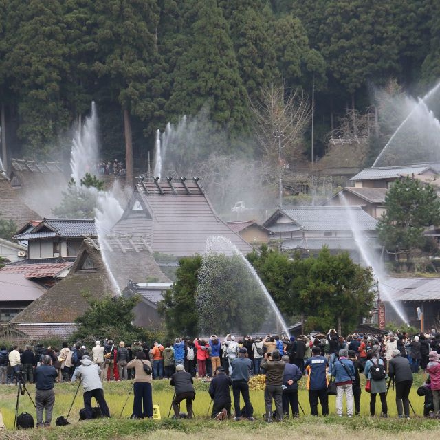 《京都》美山町のかやぶきの集落で放水訓練 日本の原風景を火事から守ろう！