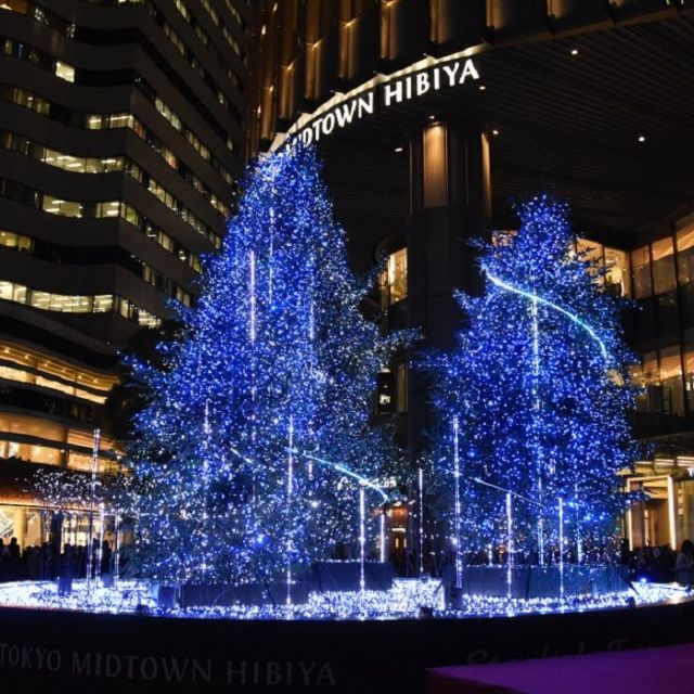 《日比谷》東京ミッドタウンを中心に約40万球のイルミネーションがスタート　8mのクリスマスツリーをカラフルに演出　点灯式に香取慎吾さんが登場