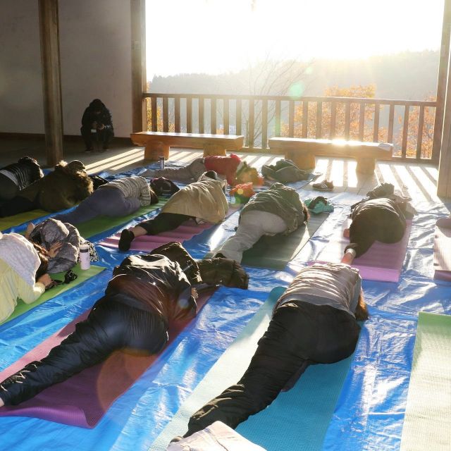 《長野》〝真田の隠し湯〟別所温泉で早朝の神社ヨガ　　「山の信州」旅②