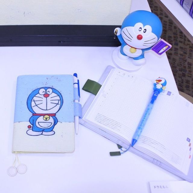 「ほぼ日手帳 2019」が早くもおめみえ　５年分に大きめサイズを追加し、ドラえもんデザインのカバーも
