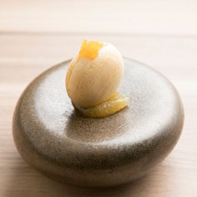 《浅草》何世代にもわたり東京で暮らしている人と一緒にフランス料理を楽しむ