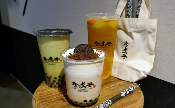 《渋谷》もちぷるの生タピオカミルクティー！　台湾発人気ブランド「珍煮丹（ジェンジュダン）」日本１号店
