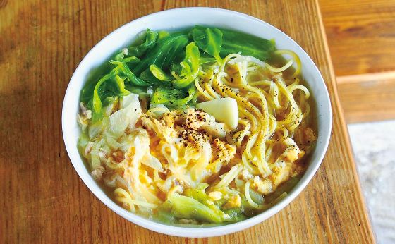 フライパンひとつでつくるキャベツとツナのたまごスープスパゲティ《めしうまナイト》