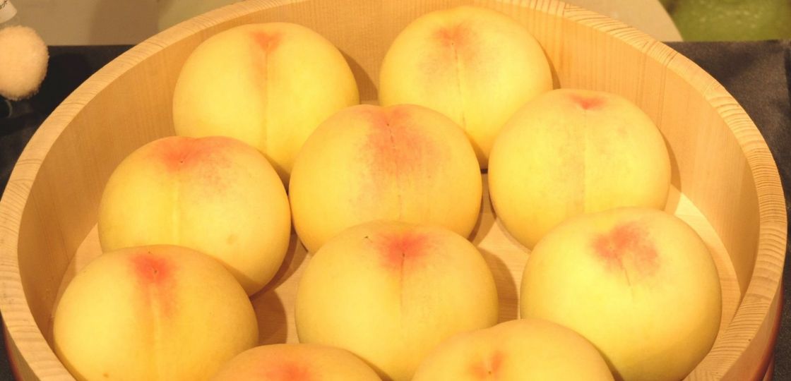 《新橋》甘くてジューシーな桃の季節が到来！　「岡山白桃スイーツフェア」開催中