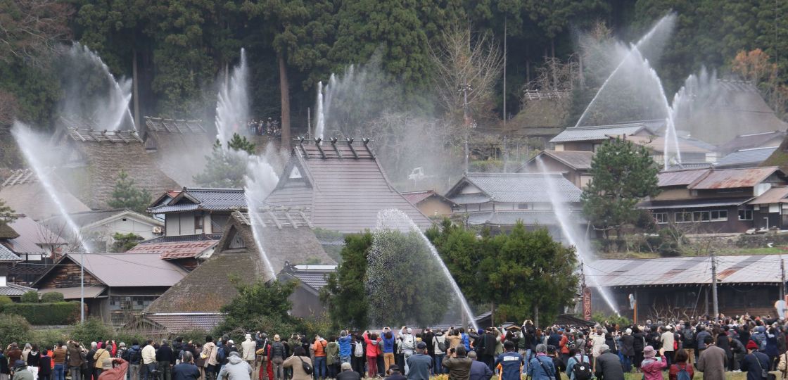 《京都》美山町のかやぶきの集落で放水訓練 日本の原風景を火事から守ろう！