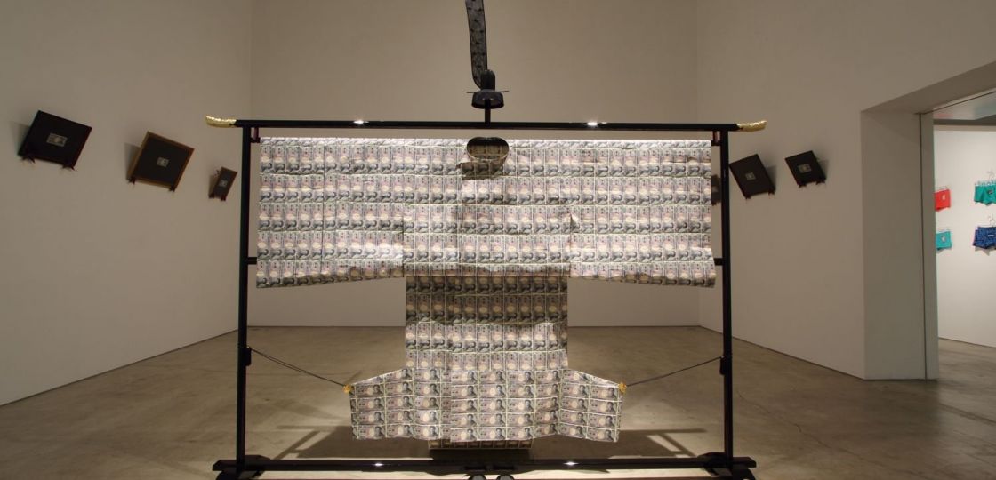 《市ヶ谷》米谷健＋ジュリア「はだかの王様」展　〝お金〟の変容をじっくり見つめてみよう！