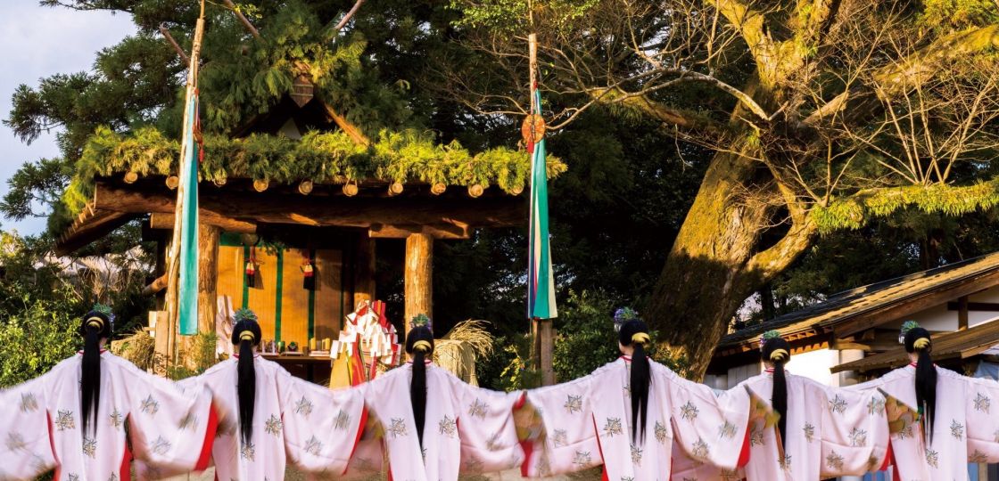 ​井浦新さんが写真集「春日大社 千古の杜」を出版